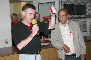 Staffelleiter Ian Diggance mit Gerhard Gronau (TSG Rottenacker) 2007